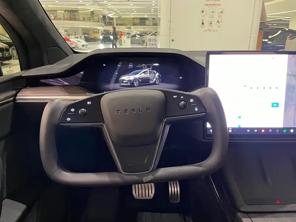 Tesla Model X — миниатюра 17