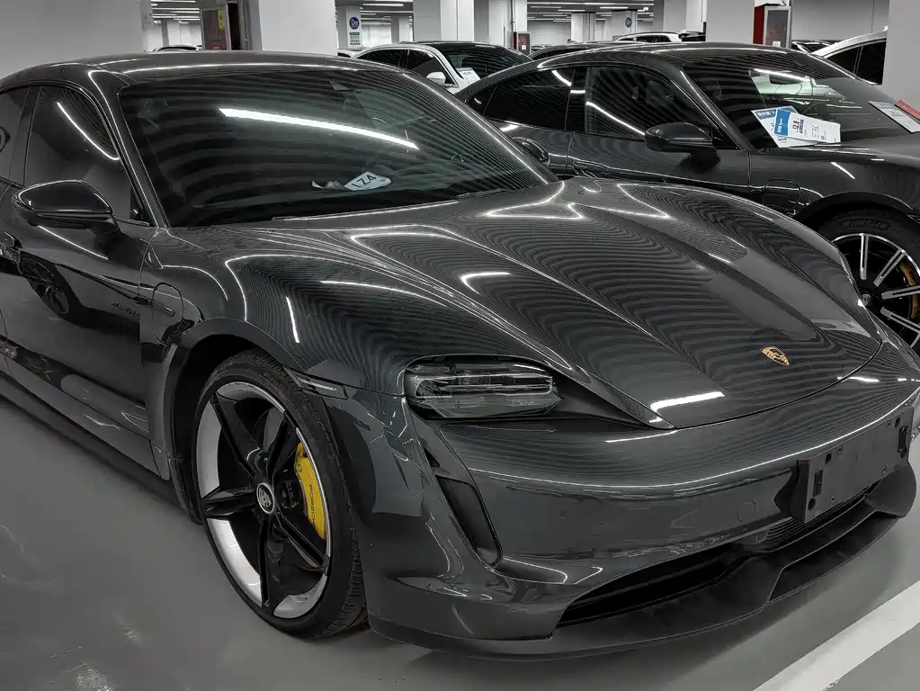 Porsche Taycan — миниатюра 3