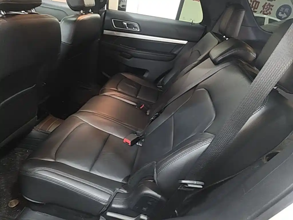 Ford Explorer (Import) — миниатюра 17