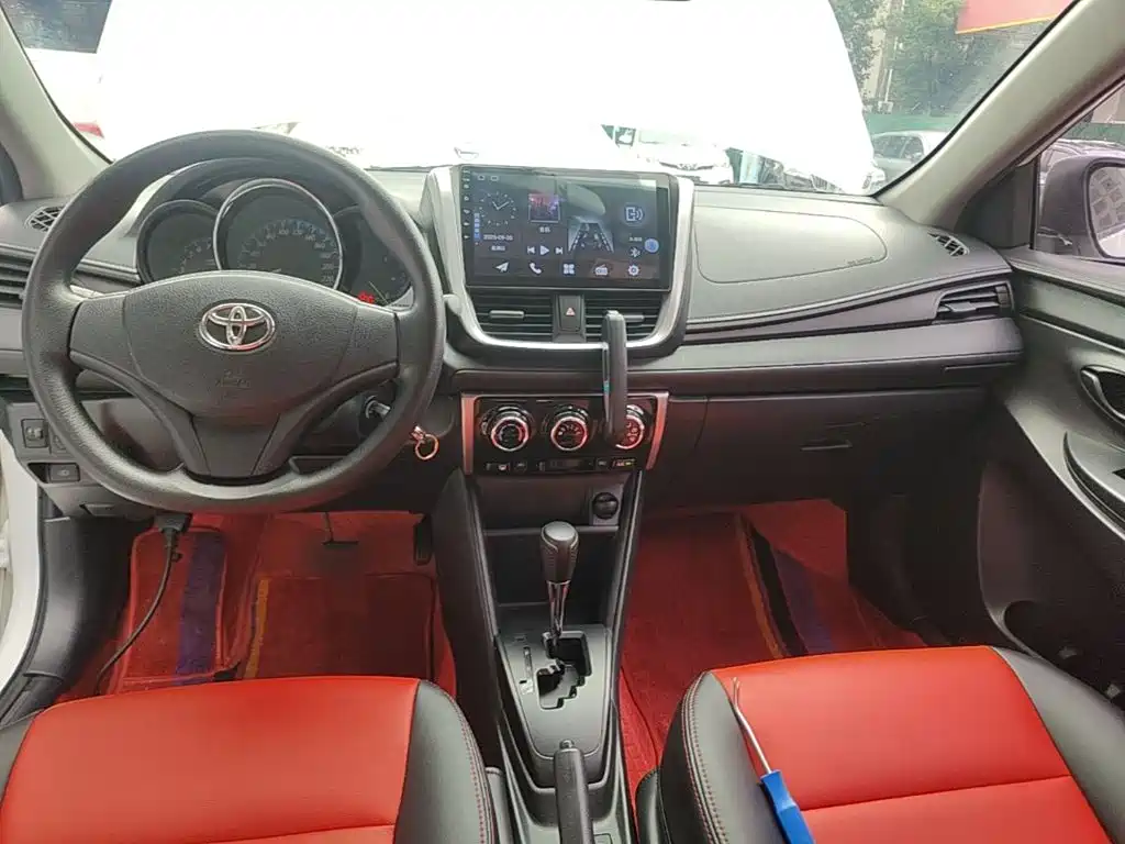 Toyota Yaris L — миниатюра 10