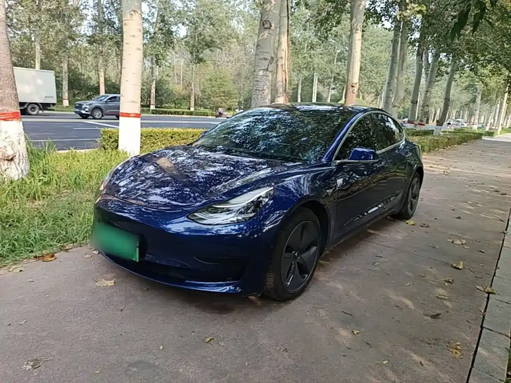 Tesla Model 3 — миниатюра 2