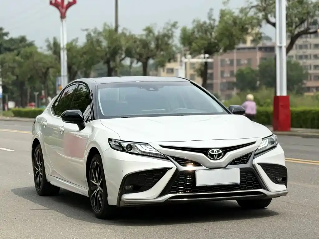 Toyota Camry — миниатюра 2