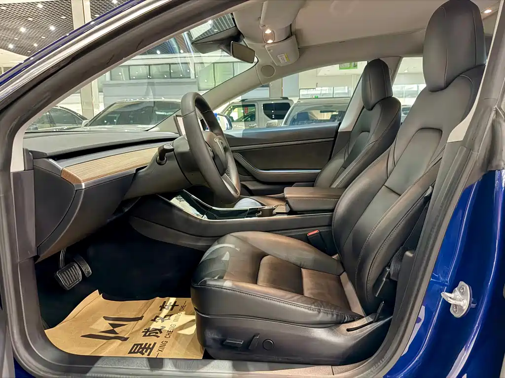 Tesla Model 3 — миниатюра 9