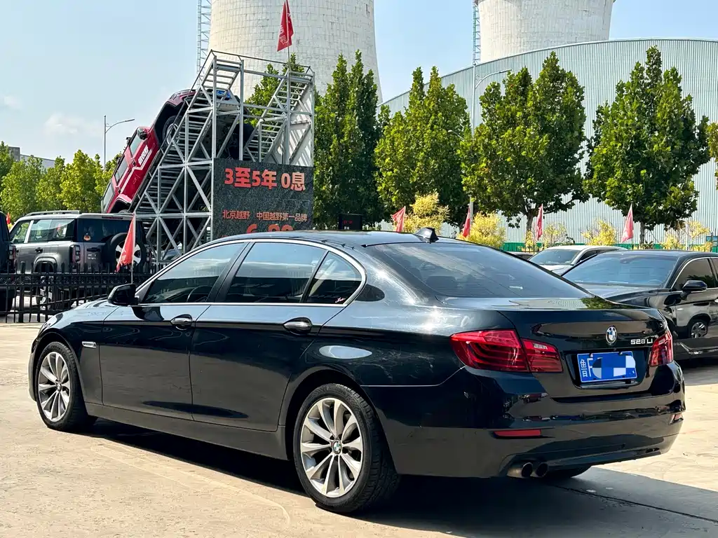 BMW 5 Series — миниатюра 7