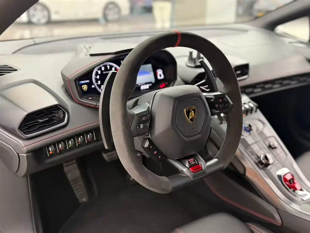 LAMBORGHINI HURACÁN