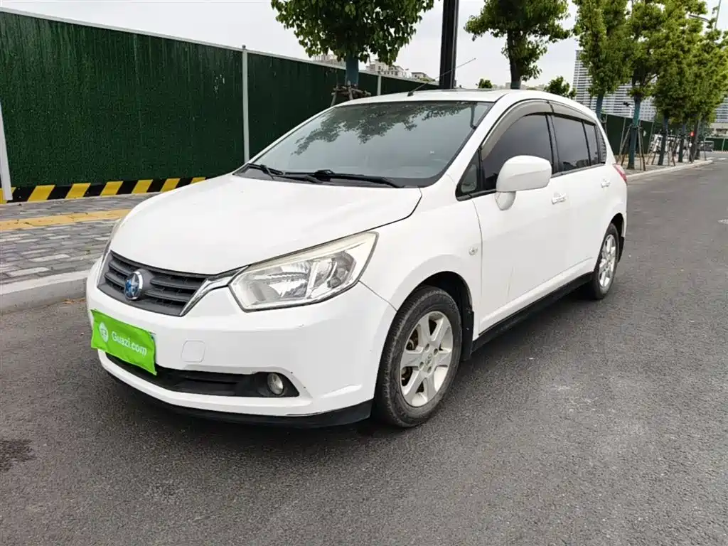 Venucia R50 2015