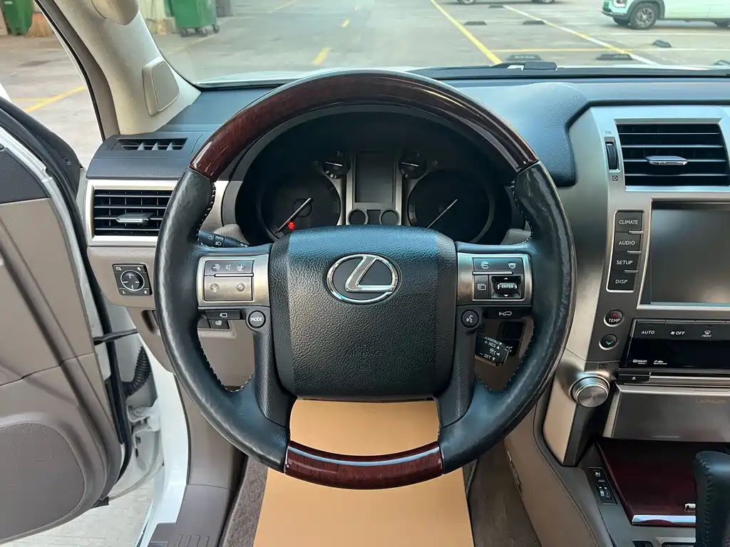 Lexus GX — миниатюра 10