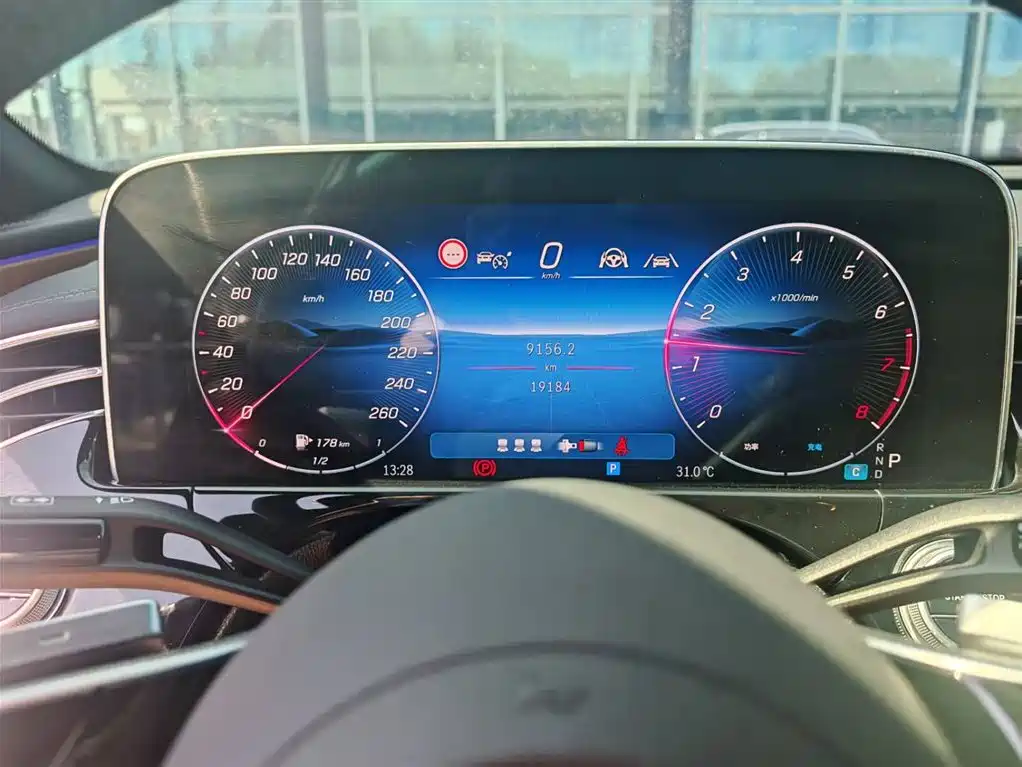Mercedes-Benz E-Class — миниатюра 7