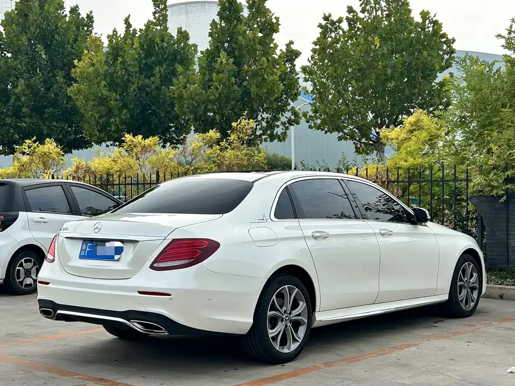 Mercedes-Benz E-Class — миниатюра 12