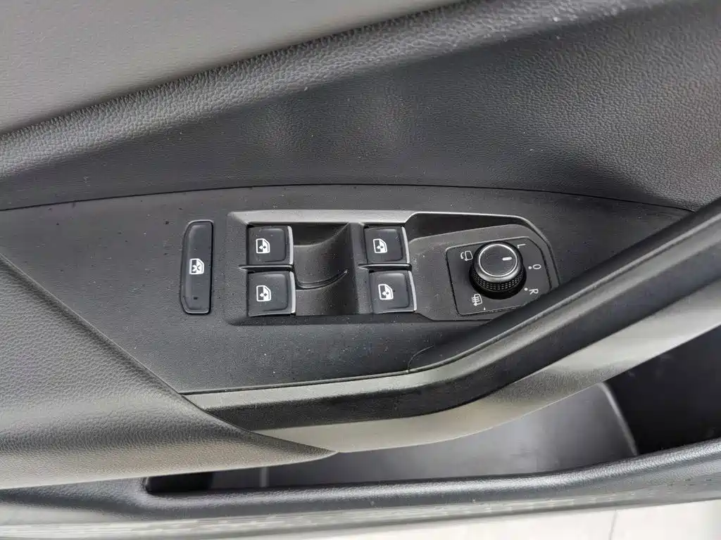 Volkswagen Sagitar — миниатюра 9