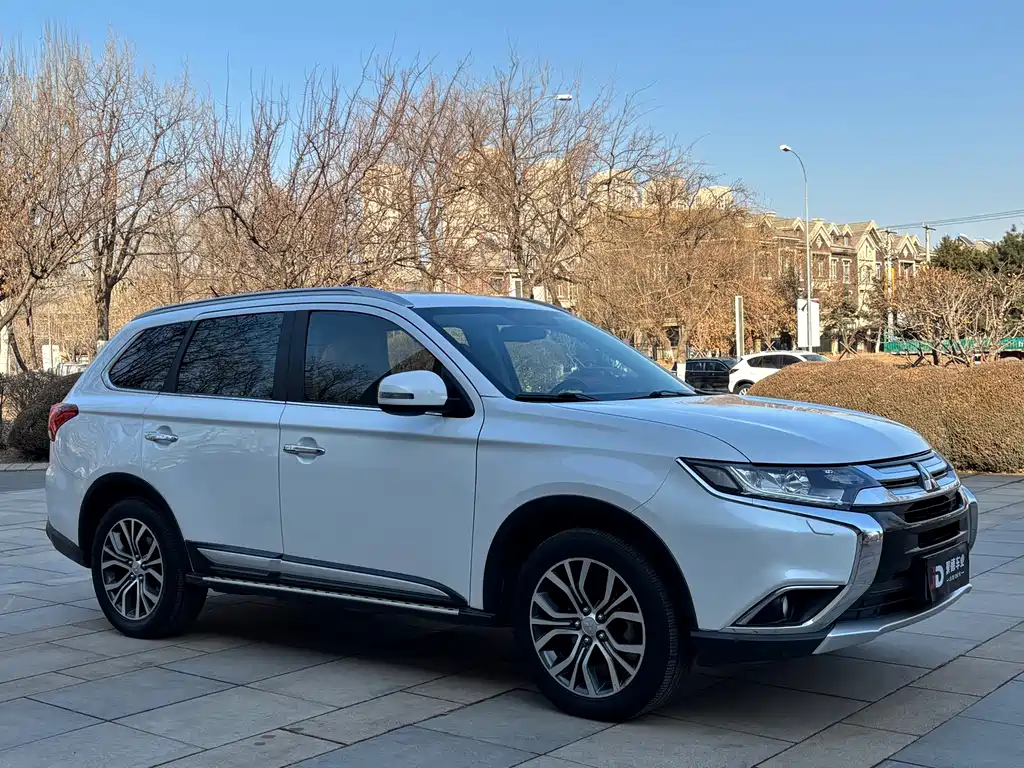 MITSUBISHI OUTLANDER