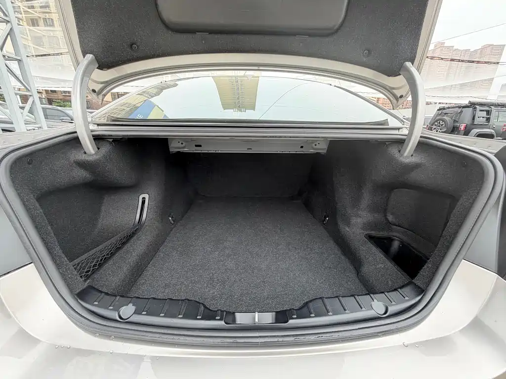 BMW 5 Series — миниатюра 16