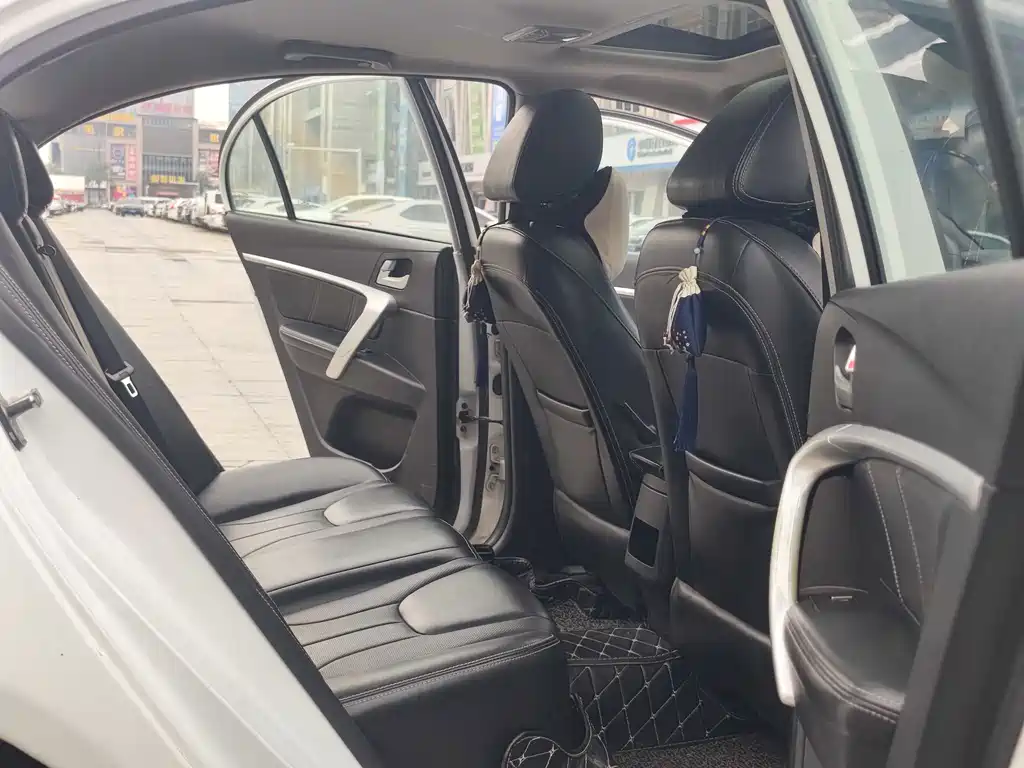 Geely Emgrand — миниатюра 9