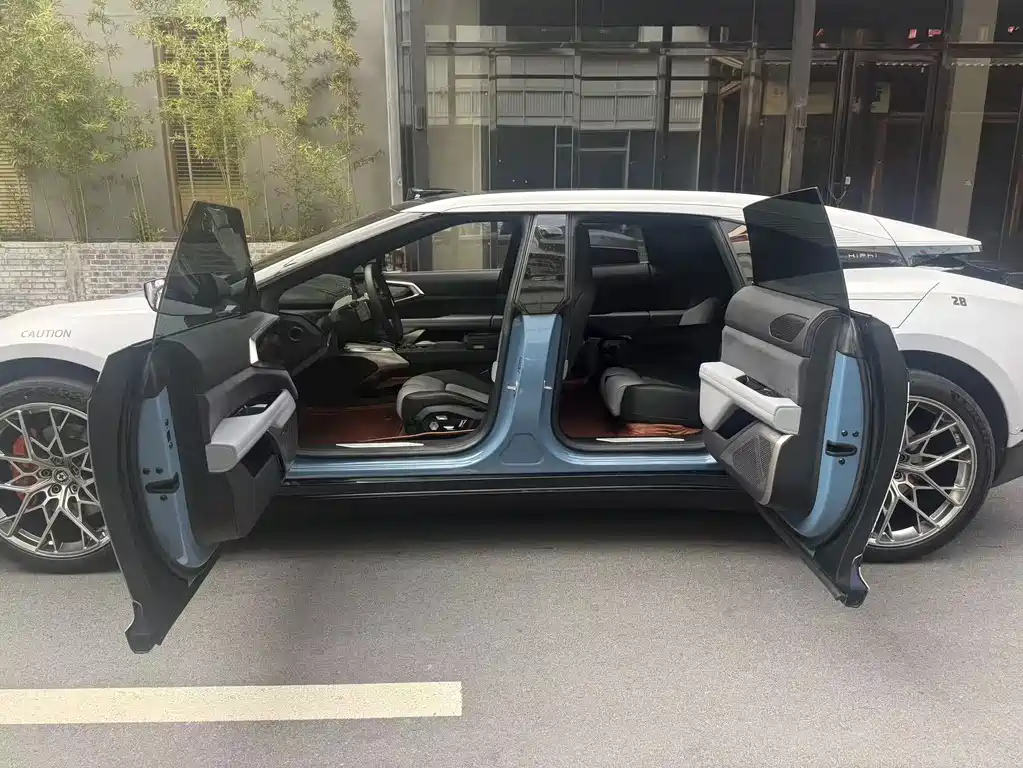 HiPhi HiPhi Z 2023 мест