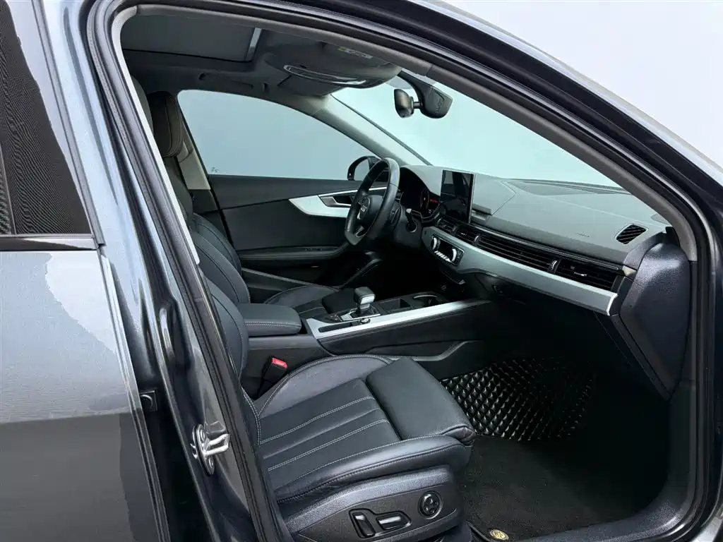 Audi A4L 2023 40 TFSI Luxury