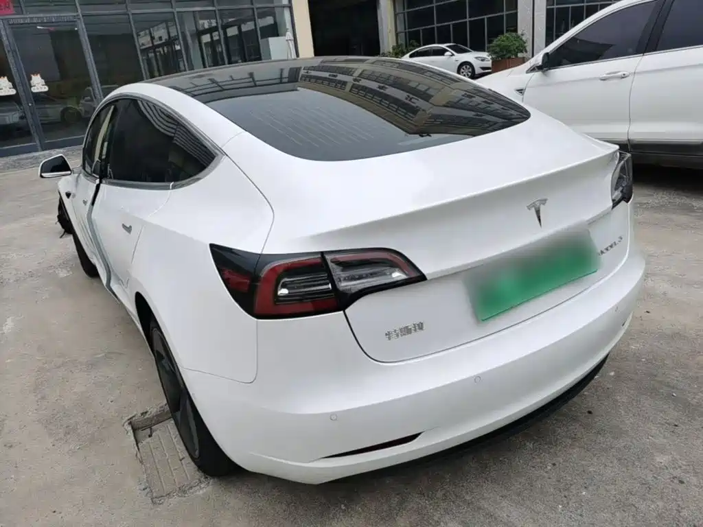Tesla Model 3 — миниатюра 5