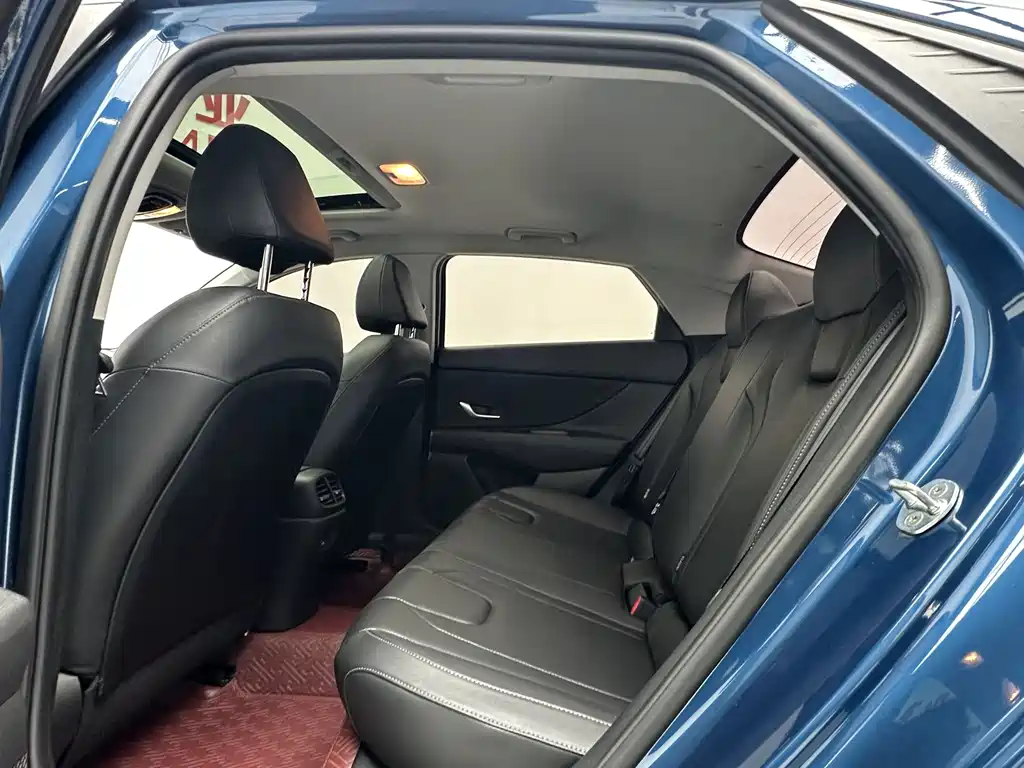 Hyundai Elantra — миниатюра 5