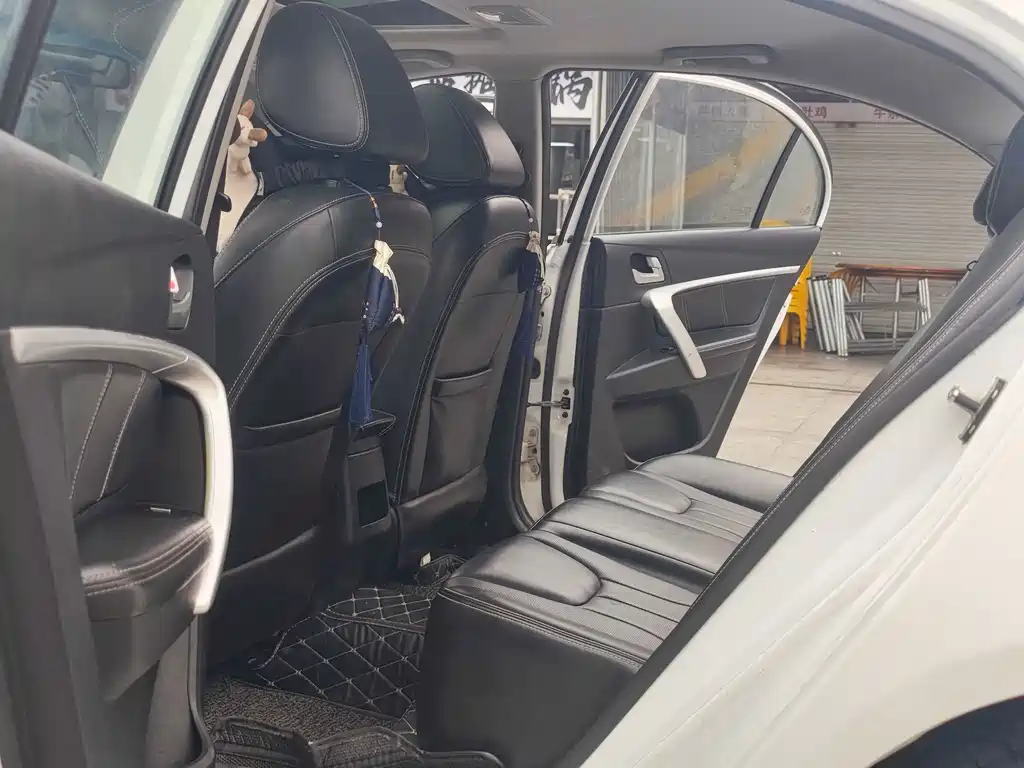 Geely Emgrand — миниатюра 8