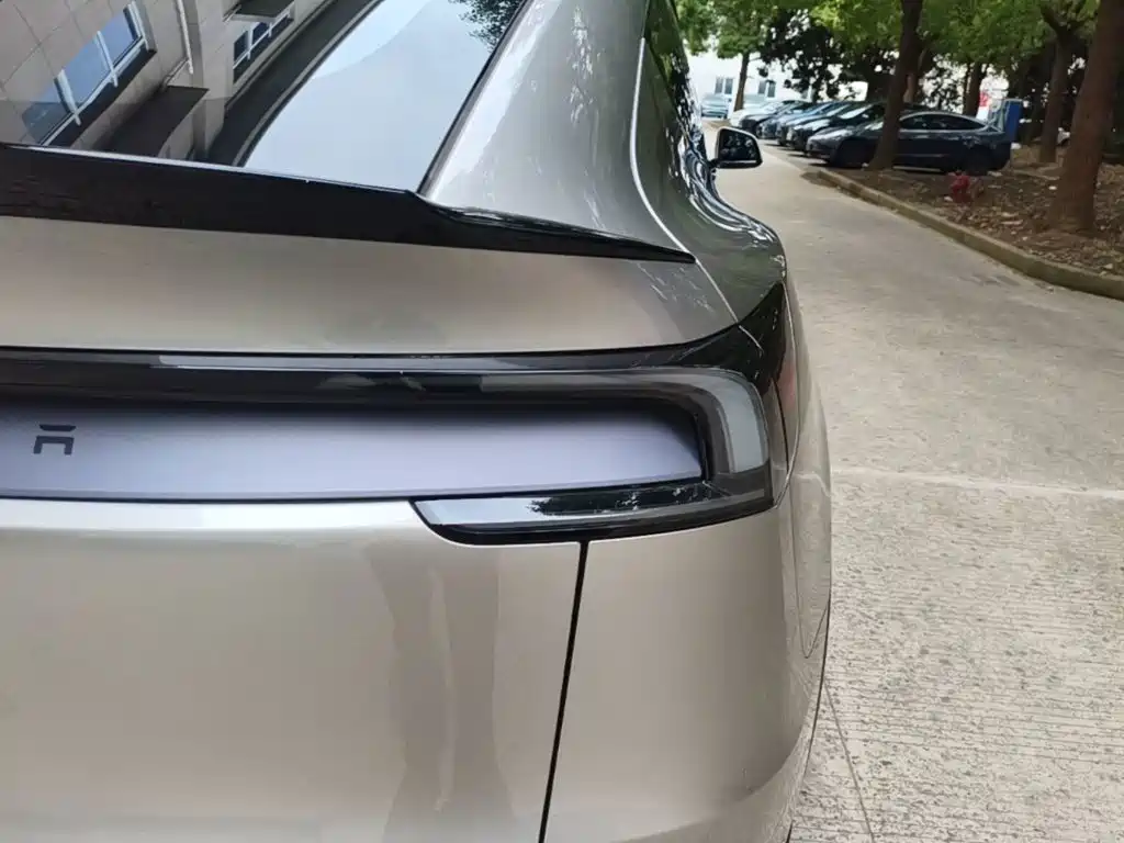 Tesla Model Y L — миниатюра 8