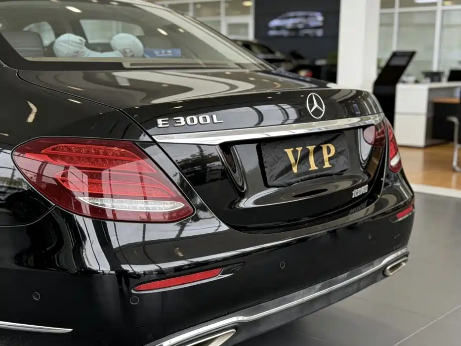 Mercedes-Benz E-Class — миниатюра 8