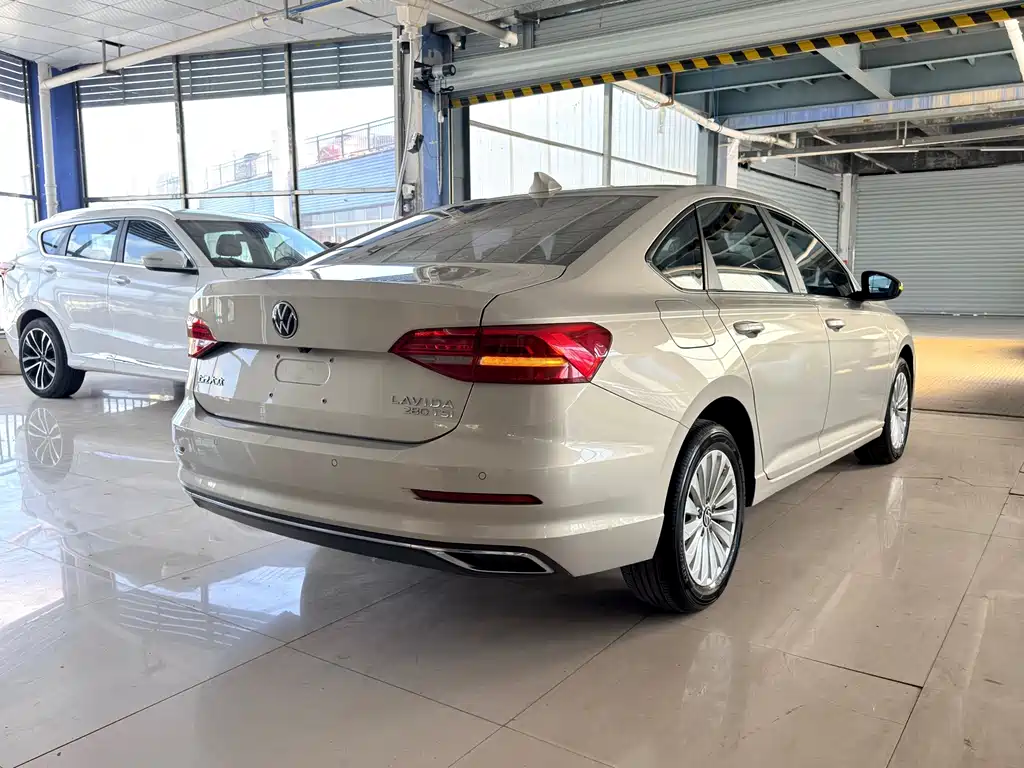 Volkswagen Lavida — миниатюра 6
