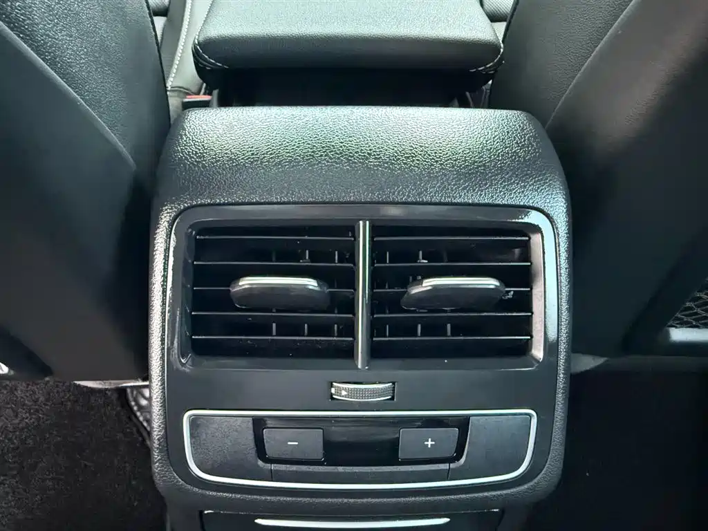 Audi A4L 2023 40 TFSI Luxury