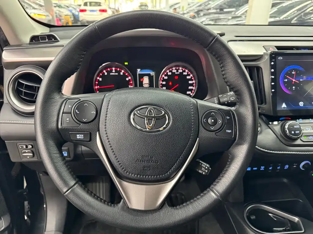 Toyota RAV4 — миниатюра 13