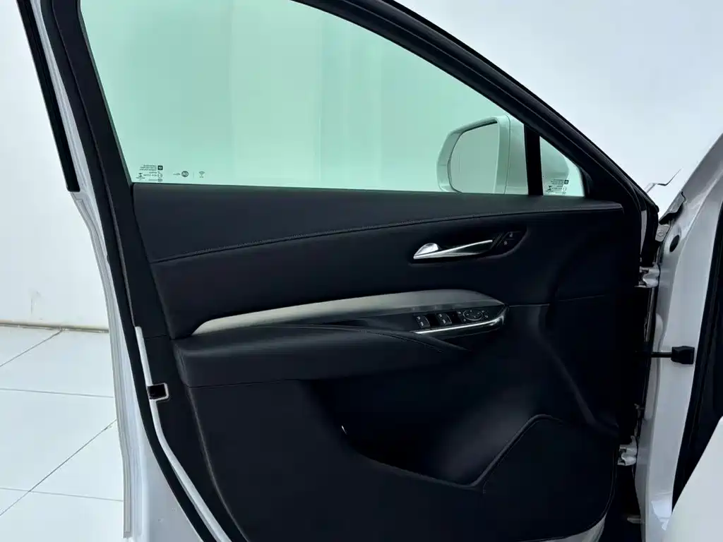 Cadillac XT4 — миниатюра 12