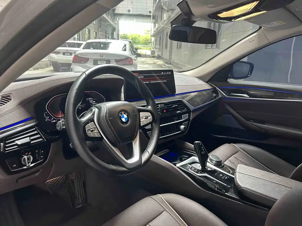 BMW 5 Series — миниатюра 21