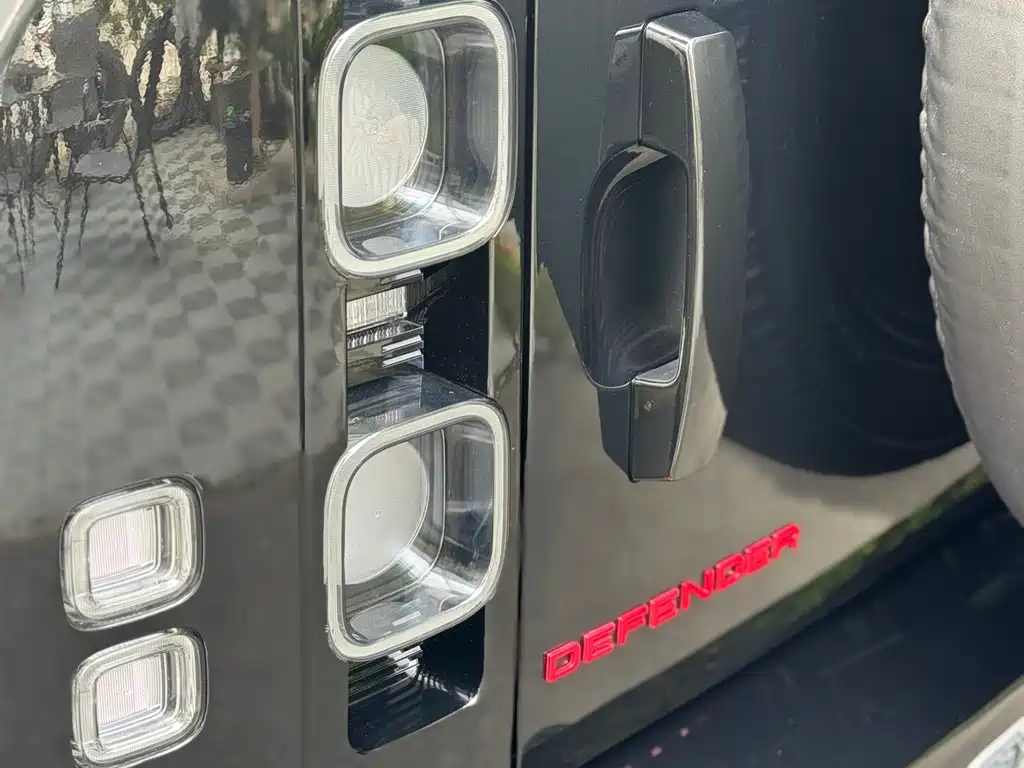 Land Rover Defender — миниатюра 15