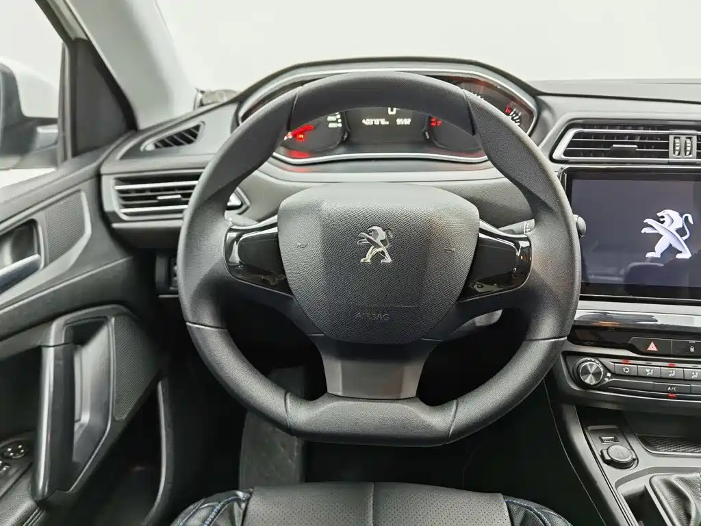 Peugeot 308 — миниатюра 11