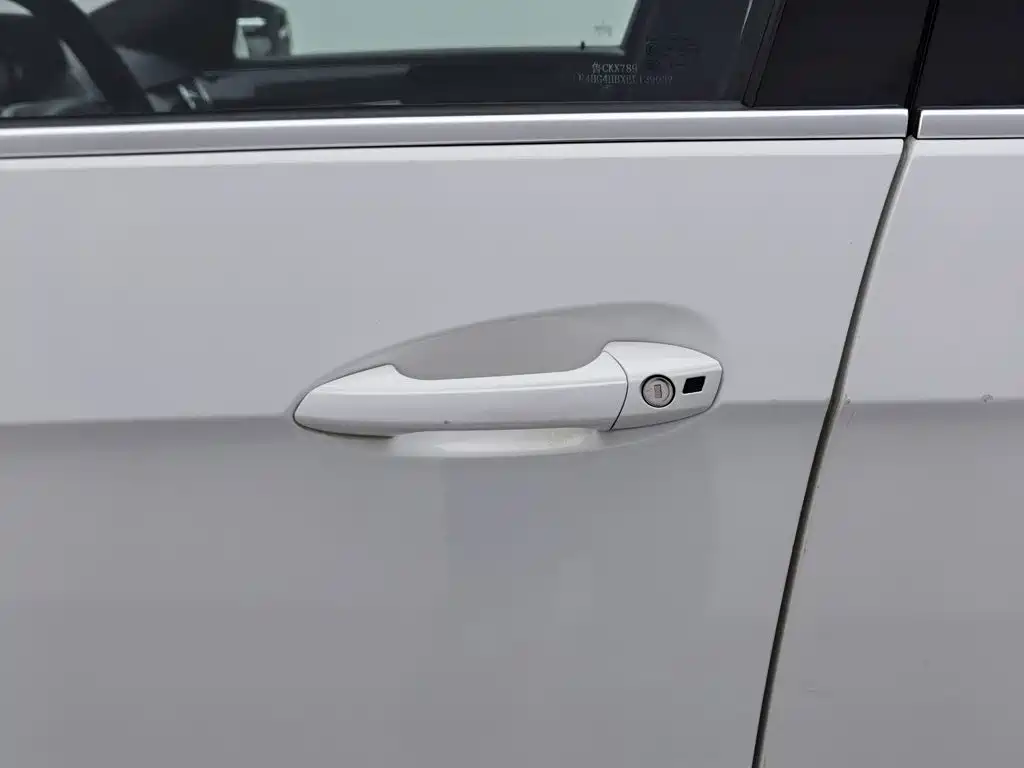 Mercedes-Benz E-Class — миниатюра 18
