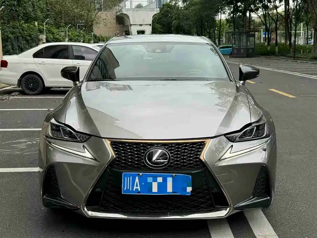 Lexus IS 2019