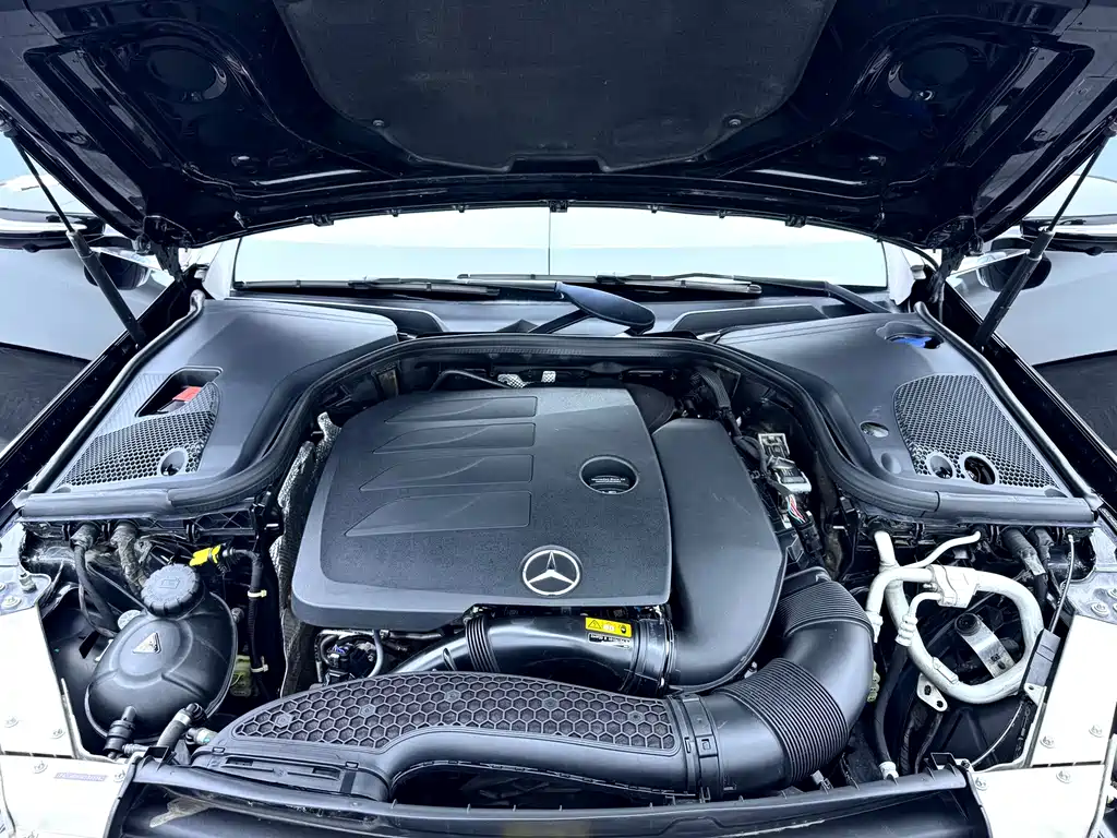 Mercedes-Benz E-Class — миниатюра 11