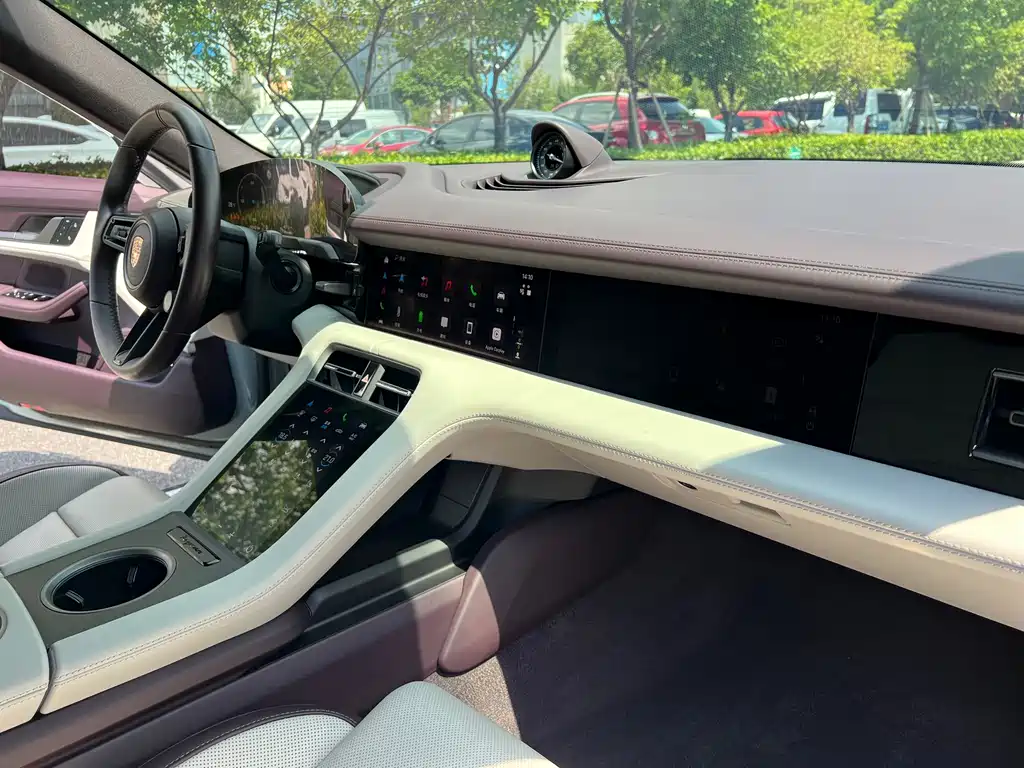 Porsche Taycan — миниатюра 7