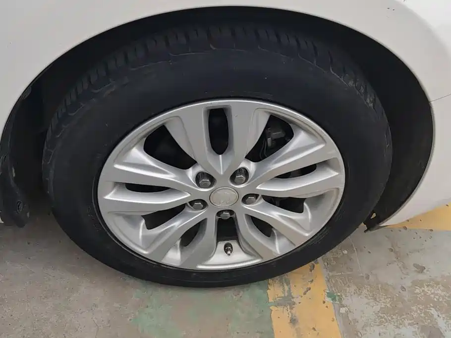 Buick Excelle — миниатюра 6