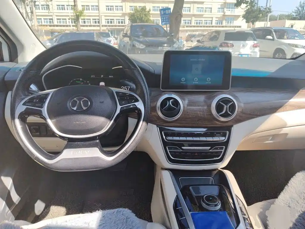 BAIC EU5 — миниатюра 10
