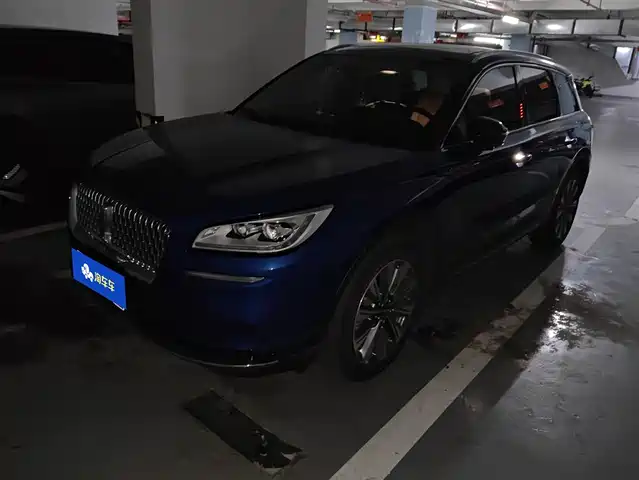 LINCOLN ADVENTURER 2020