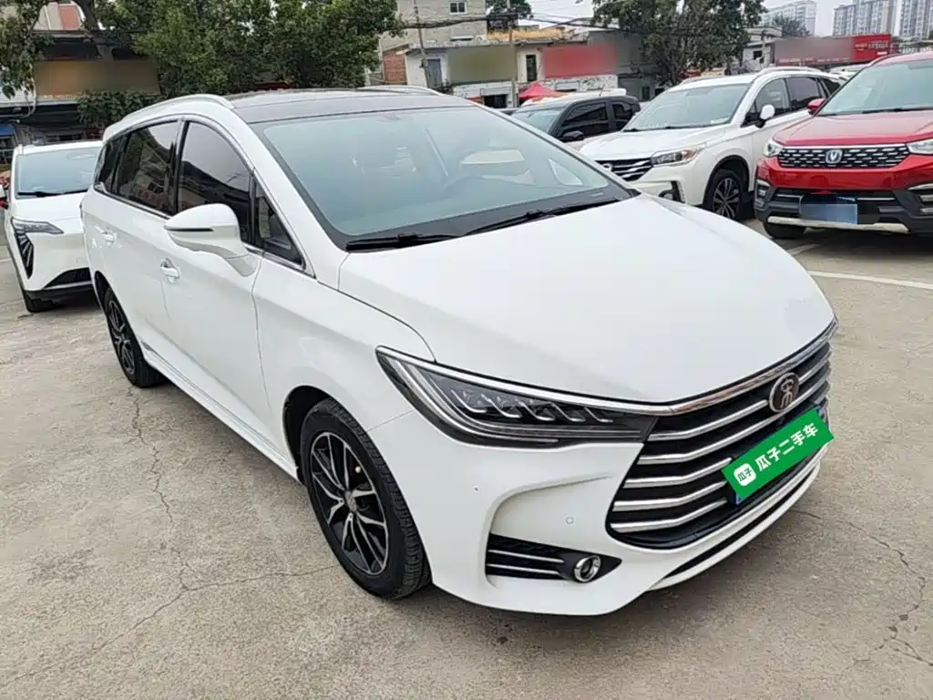 BYD MAX — миниатюра 4