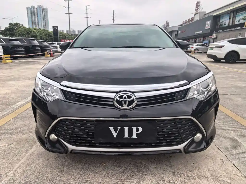 TOYOTA CAMRY