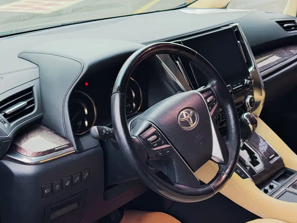 Toyota Vellfire 2021 2.5L HV Luxury