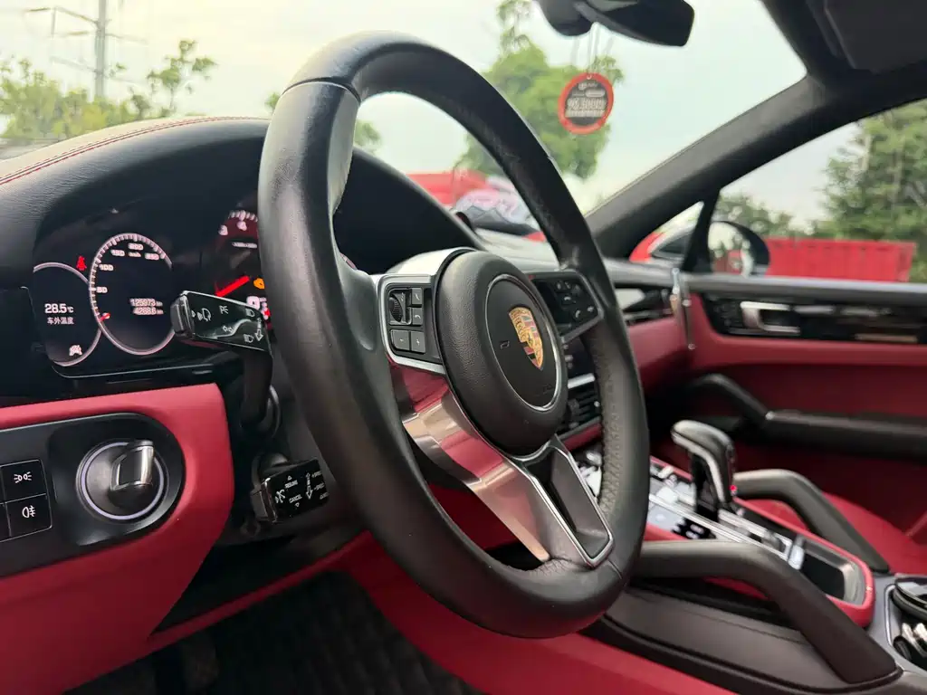 Porsche Cayenne — миниатюра 13