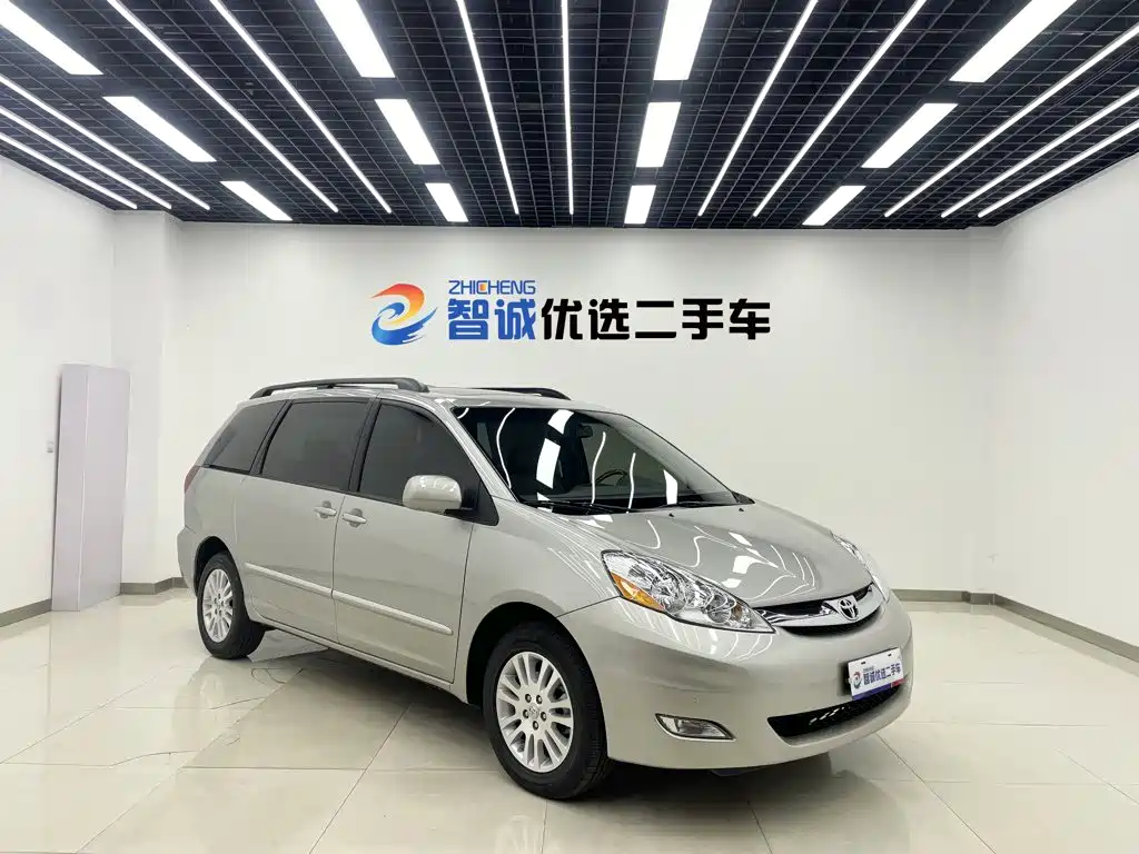 Toyota Sienna — миниатюра 3