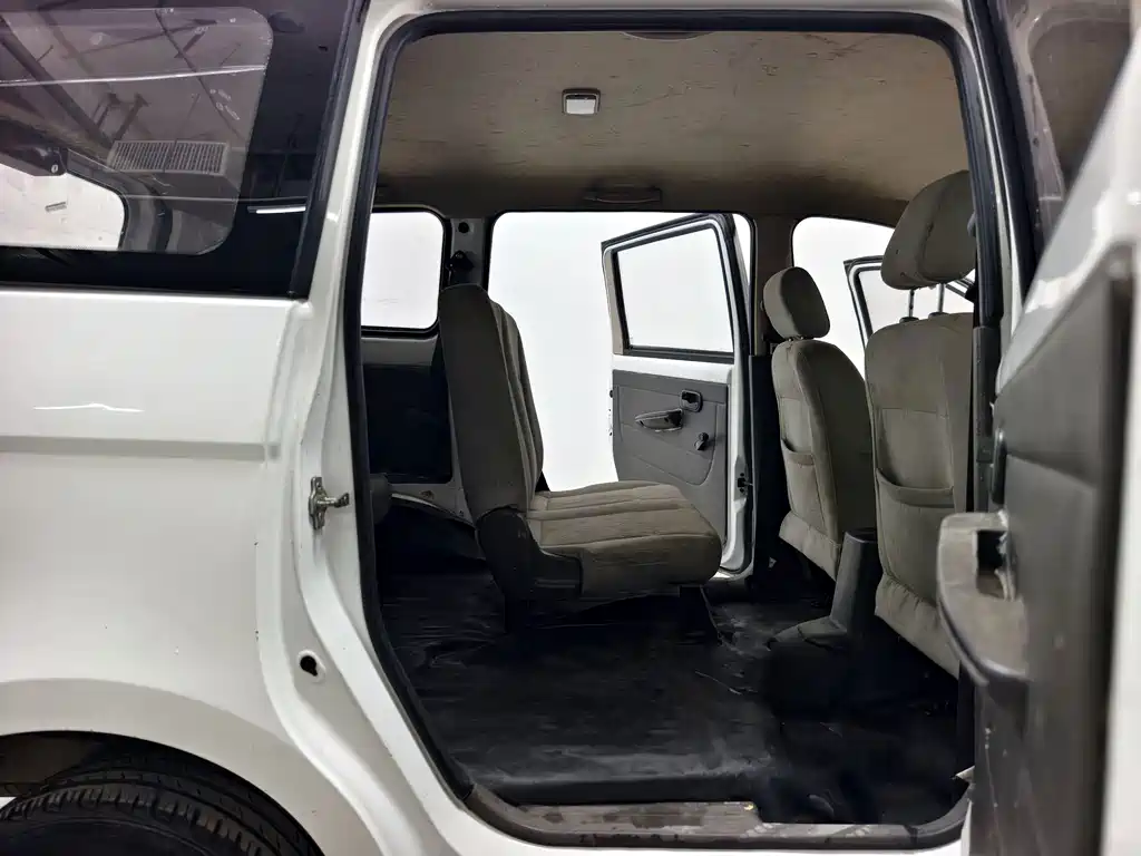 Wuling Hongguang — миниатюра 17