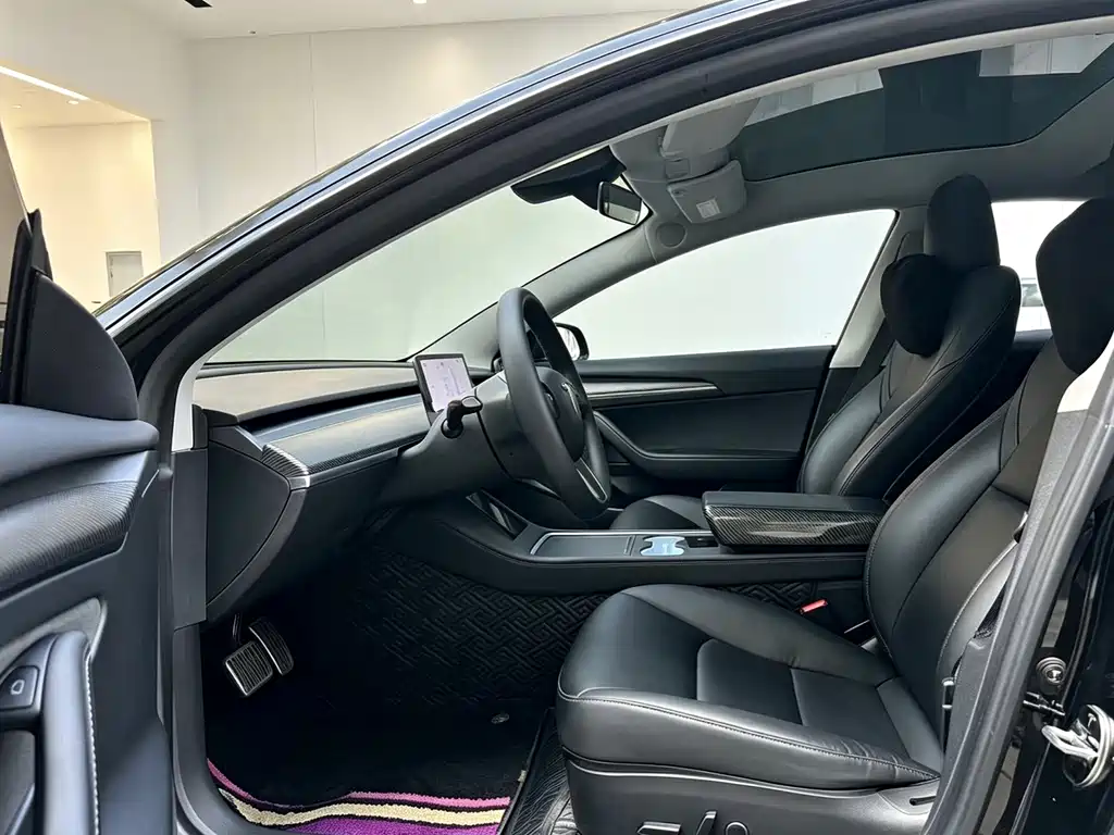 Tesla Model 3 — миниатюра 3