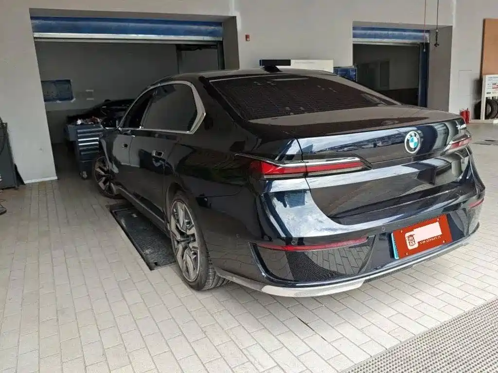 BMW 7 Series — миниатюра 7