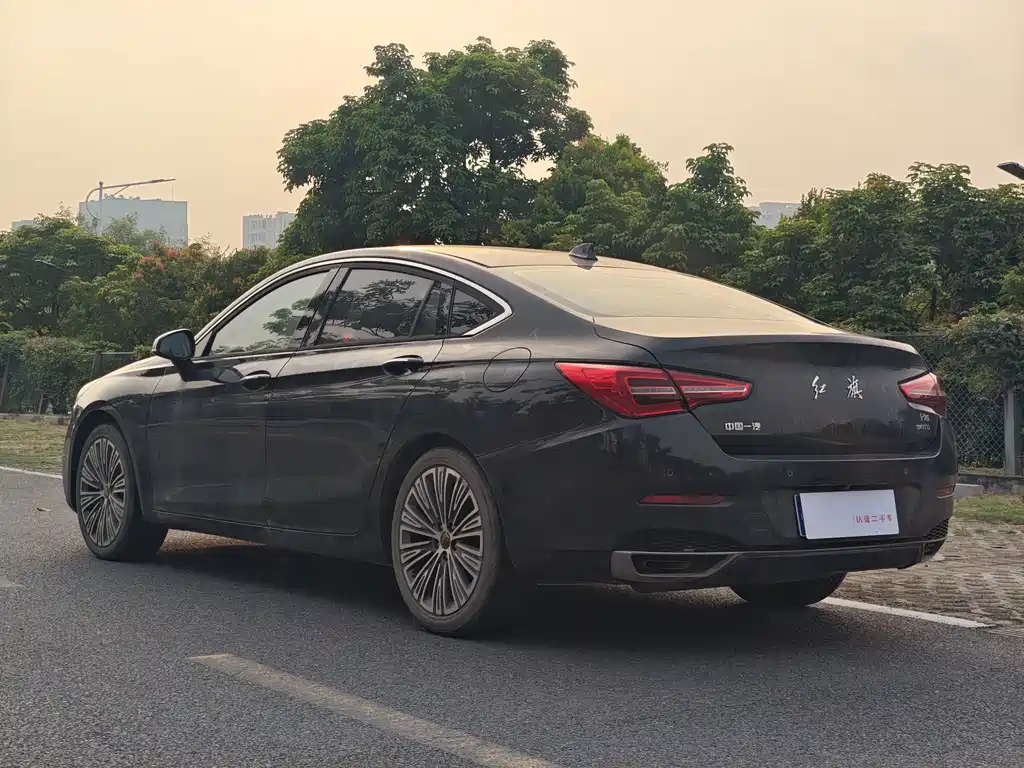 Hongqi Hongqi H5 — миниатюра 7