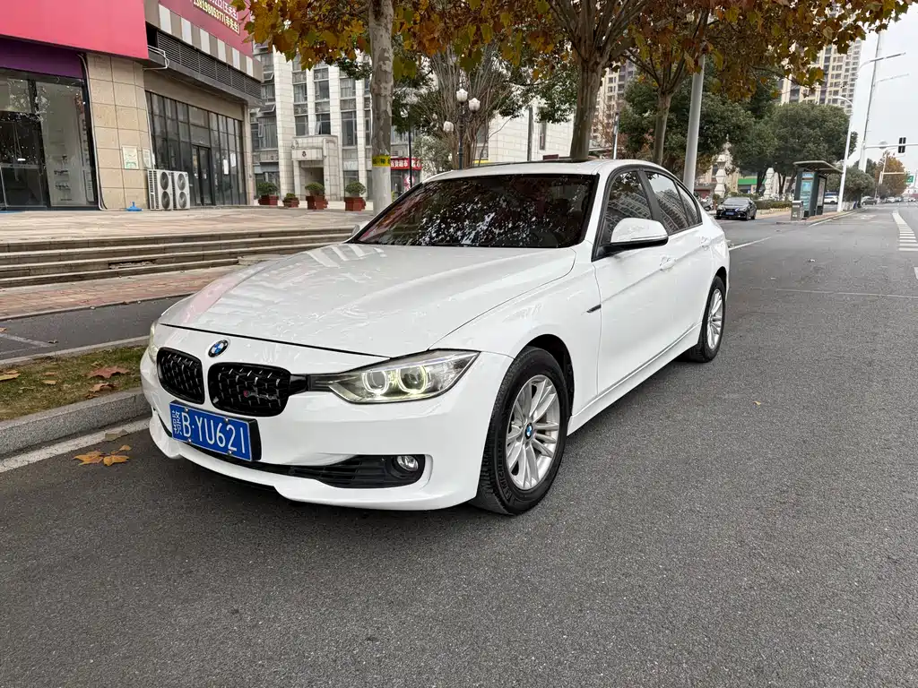 BMW 3 Series (Import) 2012