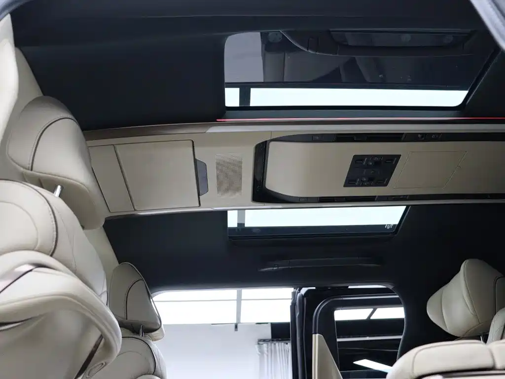Toyota Alphard — миниатюра 7
