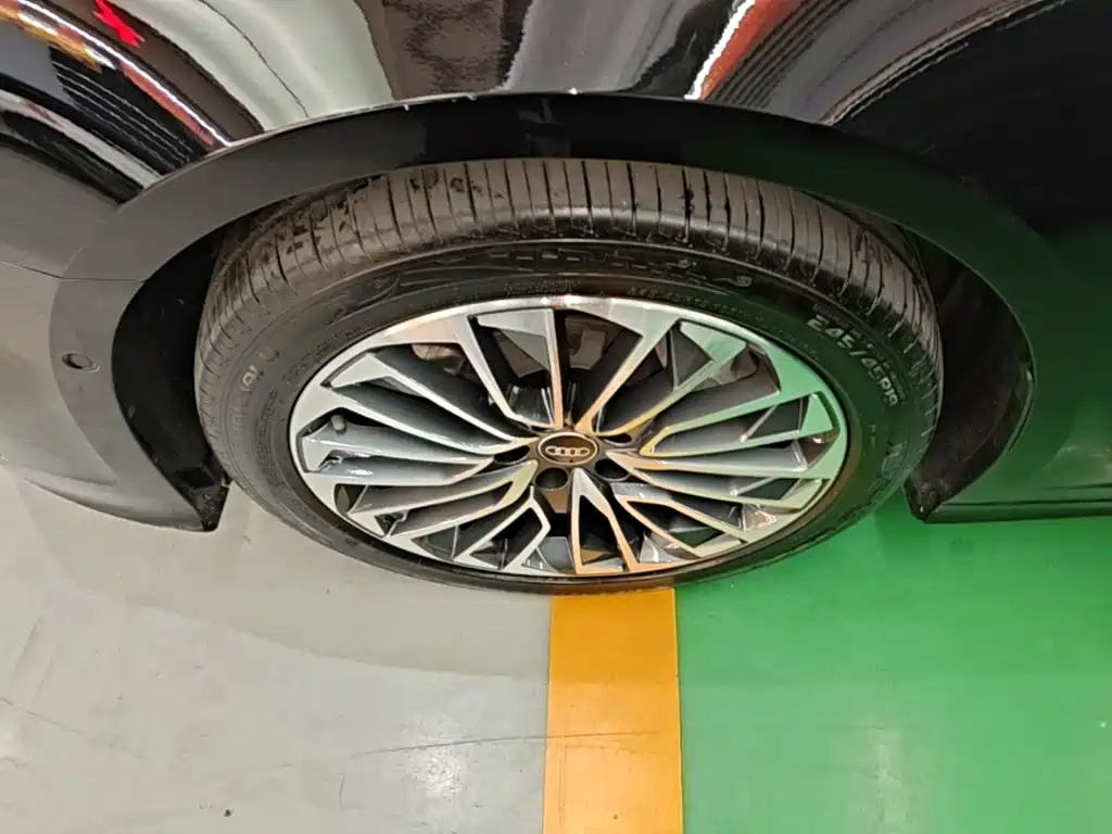 Audi A6L New Energy — миниатюра 23